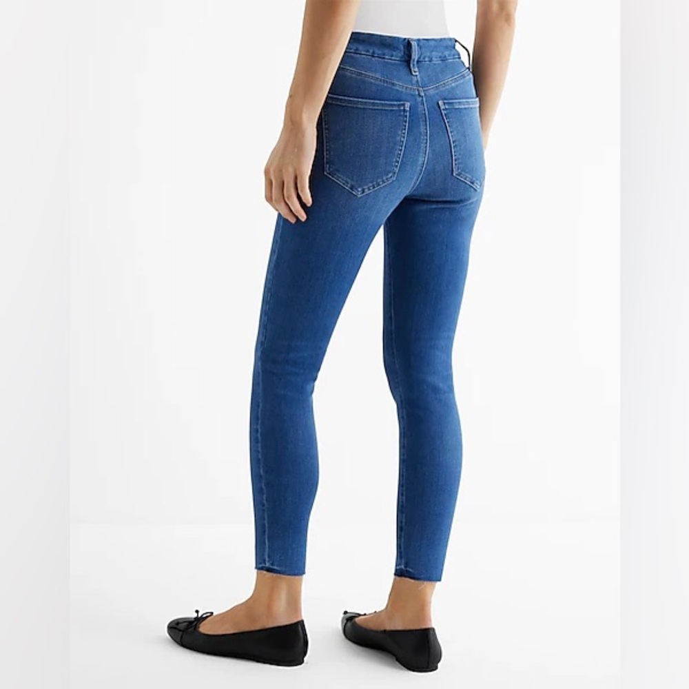 Express Mid Rise Medium Wash FlexX Cropped Skinny Jeans Size Large 12 14 16 - Picture 2 of 9